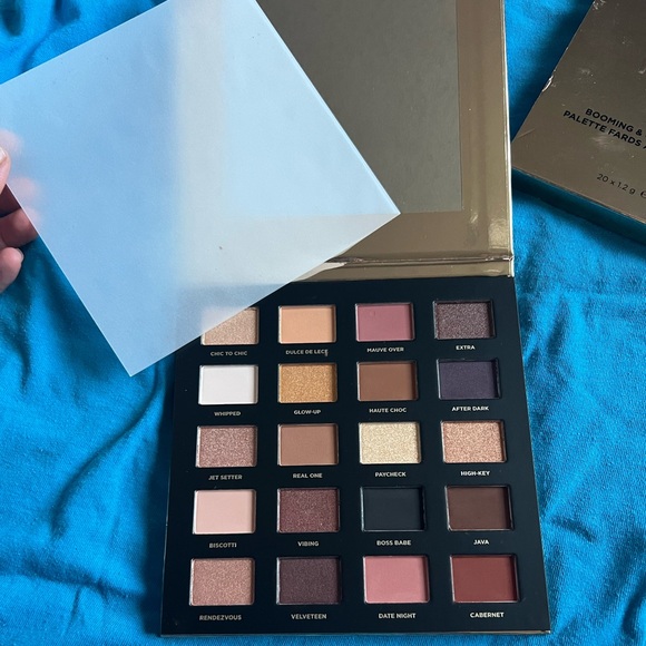 Iconic London - BOOMING & GLEAMING eyeshadow palette - Picture 3 of 4